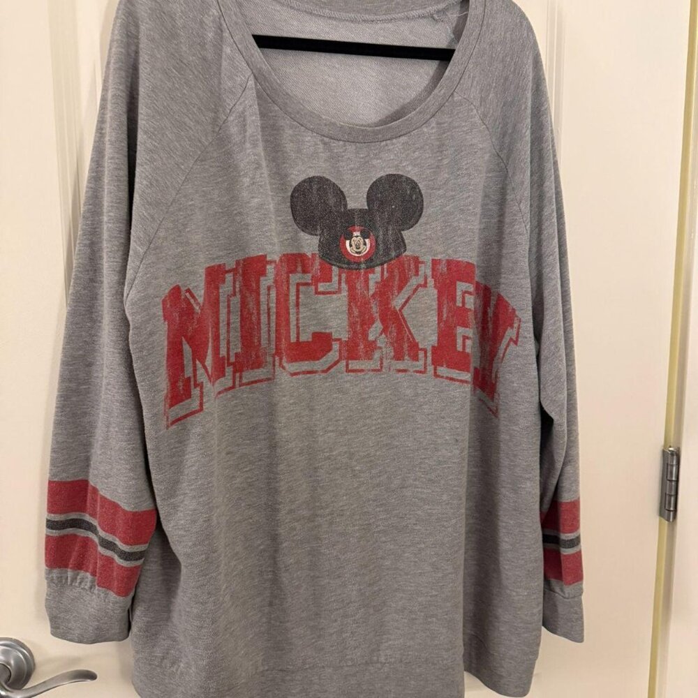 ❌SOLD❌ Official Disney Parks Mickey Mouse pullover 🐭